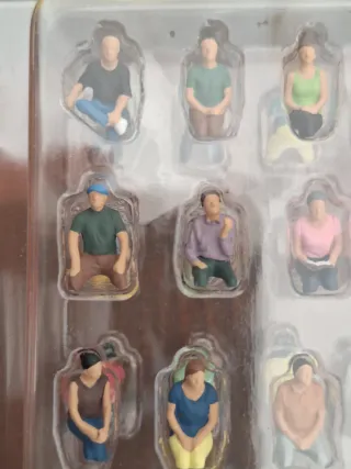 Figuras Noch H0 Sentadas (60 uds) 16072