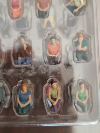 Figuras Noch H0 Sentadas (60 uds) 16072