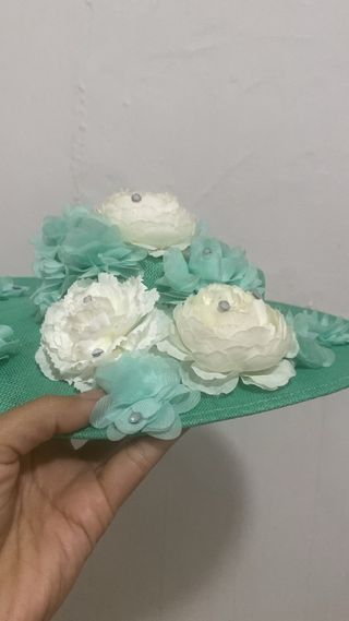 Trajes flamenca aguamarina con flores