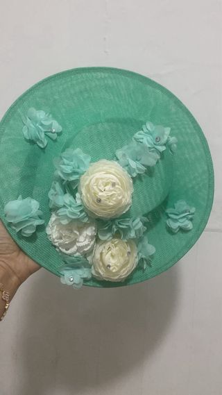 Trajes flamenca aguamarina con flores