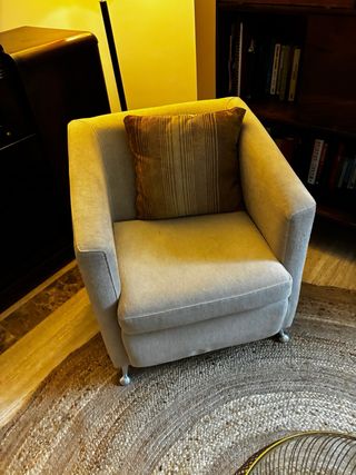 Dos butacas El Globo beige