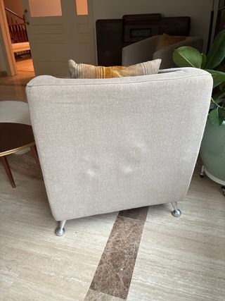 Dos butacas El Globo beige