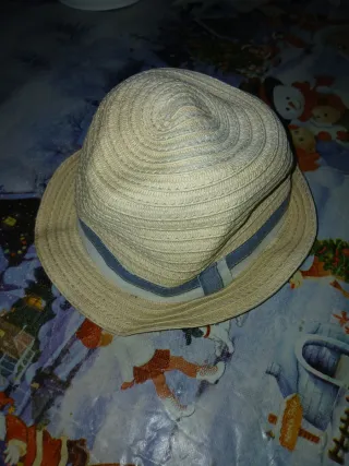Sombrero de paja beige y azul