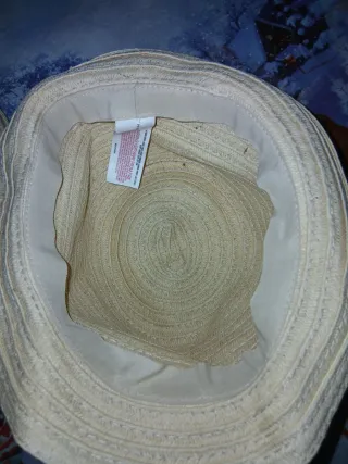 Sombrero de paja beige y azul