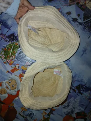 Sombrero de paja beige y azul