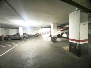 Garaje en venta en Centre en Badalona