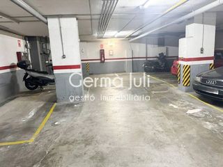 Garaje en venta en Centre en Badalona