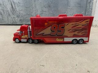 Camión Cars + 15 coches de metal.