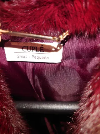 Abrigo largo pelo natural Cuple. Talla S. Burdeos.