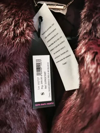 Abrigo largo pelo natural Cuple. Talla S. Burdeos.