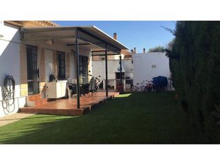 Chalet en alquiler en Montequinto en Dos Hermanas