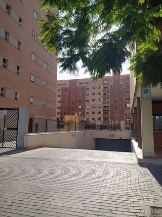Garaje en alquiler en Martín Carpena - Torre del Río en Málaga