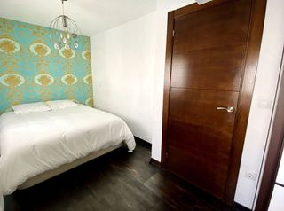 Piso en alquiler en Cruz Roja en Sevilla