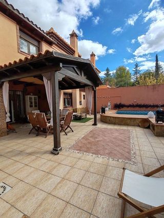 Chalet en venta en Zubia (La)