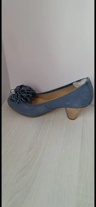 Zapatos Tekila azules con pompón