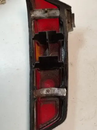 Piloto trasero derecho Mercedes Colas