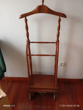 Conjunto dormitorio de madera maciza de castaño