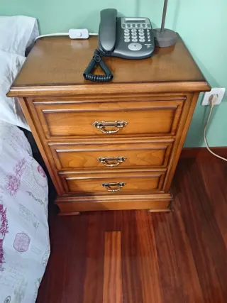 Conjunto dormitorio de madera maciza de castaño