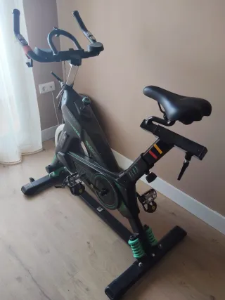 Bicicleta de Spinning Negra y Verde