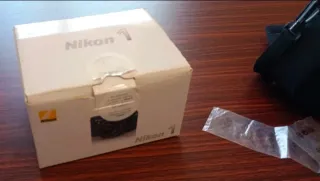 Nikon 1 J1 con custodia