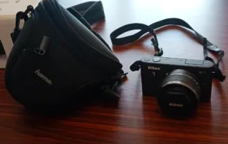 Nikon 1 J1 con custodia