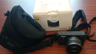 Nikon 1 J1 con custodia