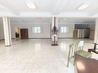 Local comercial en alquiler en Nervión en Sevilla