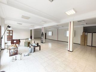 Local comercial en alquiler en Nervión en Sevilla