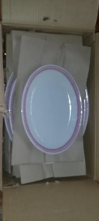 Vajilla 56 piezas. Hecho en España