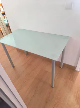 Mesa cristal y metal Ikea