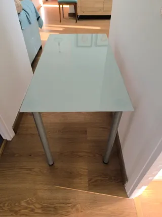 Mesa cristal y metal Ikea