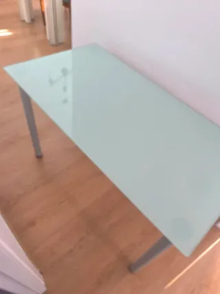 Mesa cristal y metal Ikea