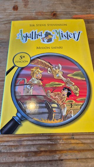Libro Agatha misteri en castellano. Misión Safari.