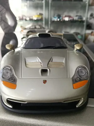 UT Models 1/18 Porsche 911 GT1
