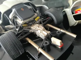 UT Models 1/18 Porsche 911 GT1