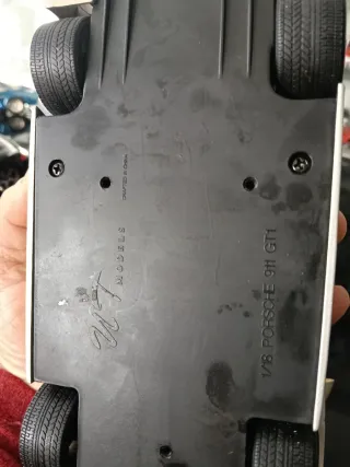 UT Models 1/18 Porsche 911 GT1