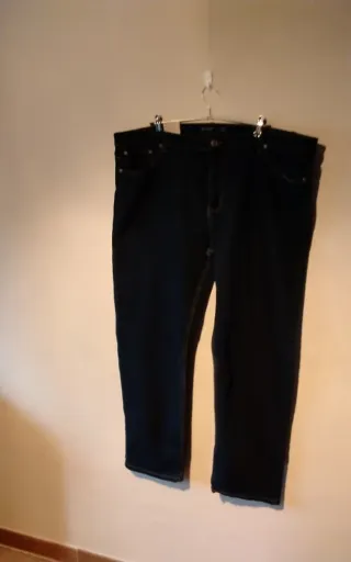 Pantalón vaquero talla 64 con etiqueta
