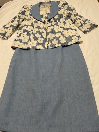 Traje de 3 piezas floral azul y blanco
