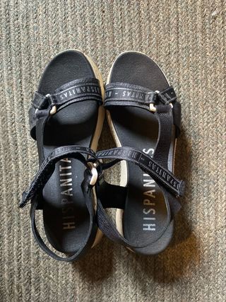 Sandalias Hispanitas Negras y Beige talla 40.