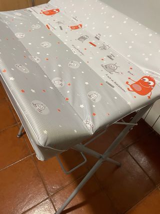 Cambiador con bañera para bebé