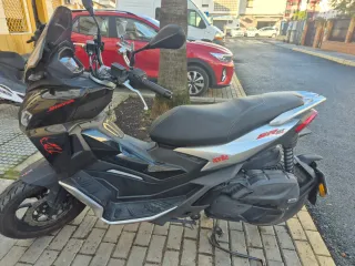 Aprilia SR GT 125cc Scooter 8000 km