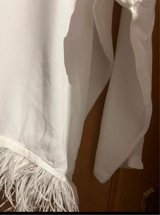 Camisa blanca con plumas talla única