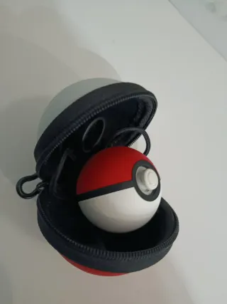 Pokémon Let's Go Pikachu + Pokeball y funda