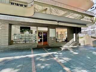 Local comercial en alquiler en Playa de la Fontanilla en Marbella