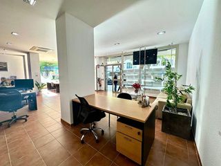 Local comercial en alquiler en Playa de la Fontanilla en Marbella