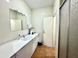 Local comercial en alquiler en Playa de la Fontanilla en Marbella