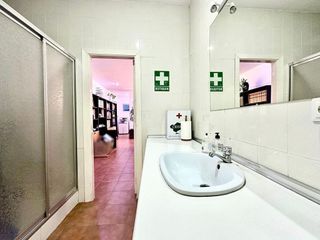 Local comercial en alquiler en Playa de la Fontanilla en Marbella