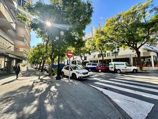 Local comercial en alquiler en Playa de la Fontanilla en Marbella