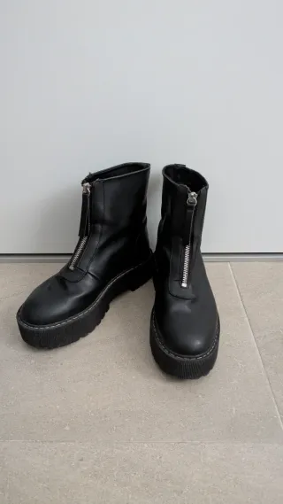 Botines negros con cremallera talla 38