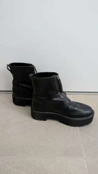 Botines negros con cremallera talla 38